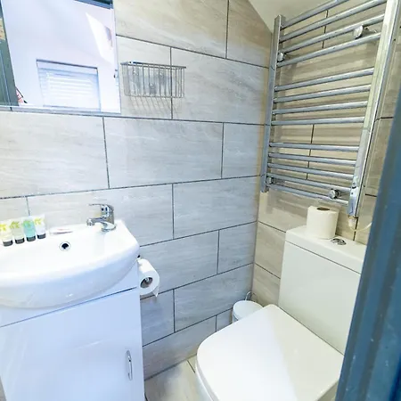 Sa Equipped 10 Mins From Centre And Next To Uob! Maison d'hôtes *