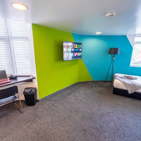 Sa Equipped 10 Mins From Centre And Next To Uob! Pensión