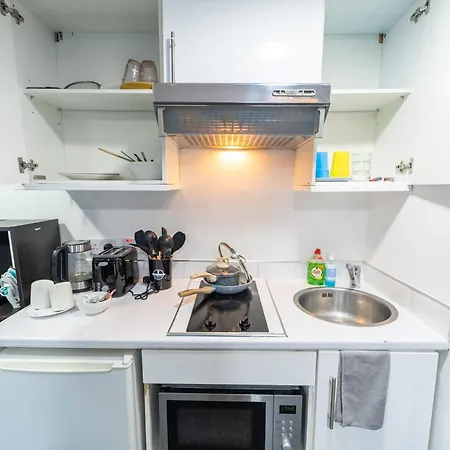 Sa Equipped 10 Mins From Centre And Next To Uob! *
