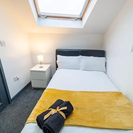 Sa Equipped 10 Mins From Centre And Next To Uob! * Birmingam