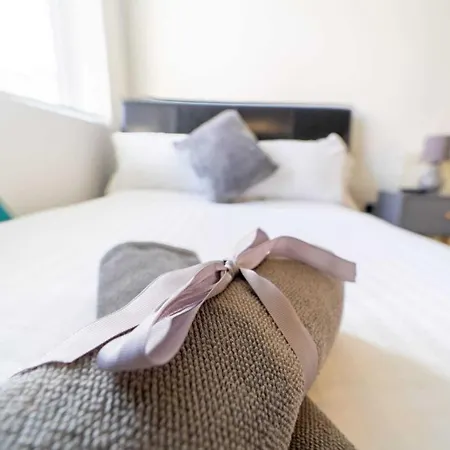 Sa Equipped 10 Mins From Centre And Next To Uob! * Birmingam