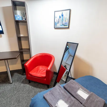 Sa Equipped 10 Mins From Centre And Next To Uob! *