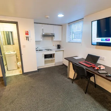 Sa Equipped 10 Mins From Centre And Next To Uob!